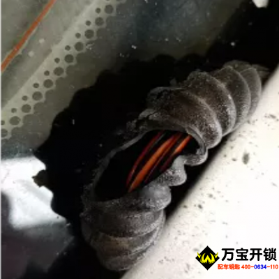 老款蒙迪欧接电开启后尾箱的方法，蒙迪欧开锁方法